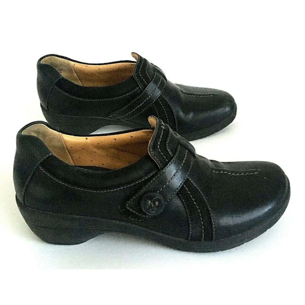 Clarks Unstructured Un Loop Black Leather Loafers - image 1